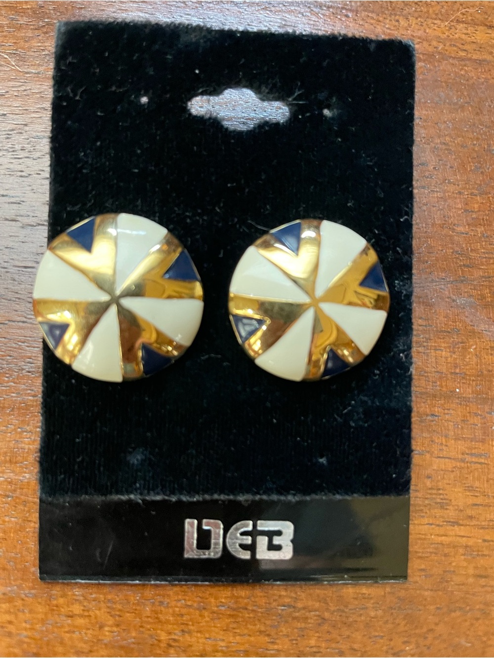 Bundle 3 for $12, White and Gold Pinwheel pierced earrings